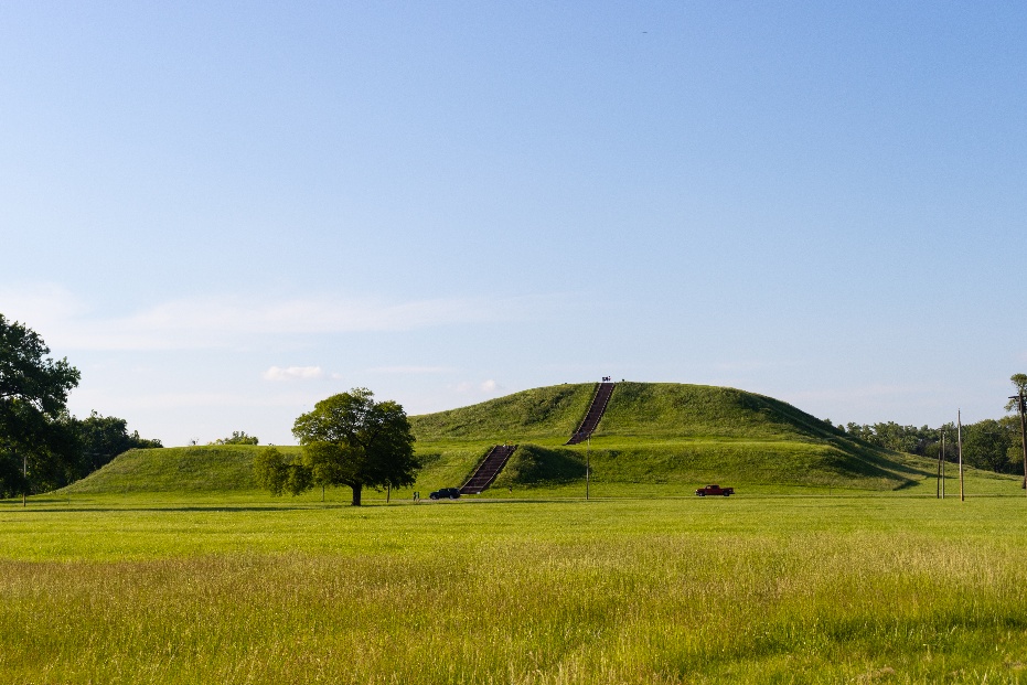 C:\Users\HP\Desktop\Monks_Mound_-_Summer_2024.jpg